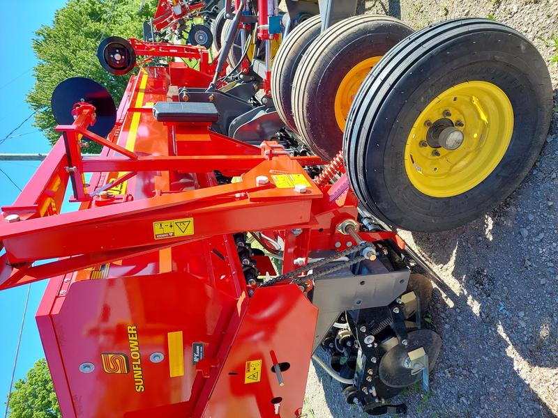 Planting & Seeding  Sunflower Grain Drill 9413-15 Photo
